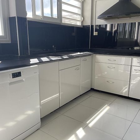 Appartement Lalau Avec Vue Sur La Mer Et Piscine Шелшер Екстериор снимка